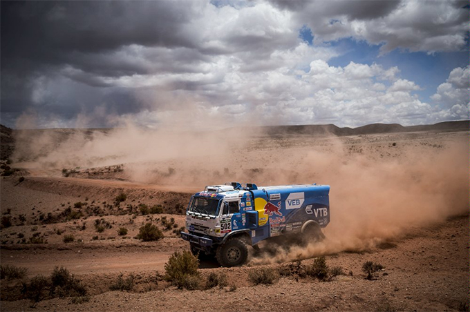 Dakar 2016: Kamaz in de aanval, Versluis en De Rooy pareren, curieus incident Stacey + UITSLAG